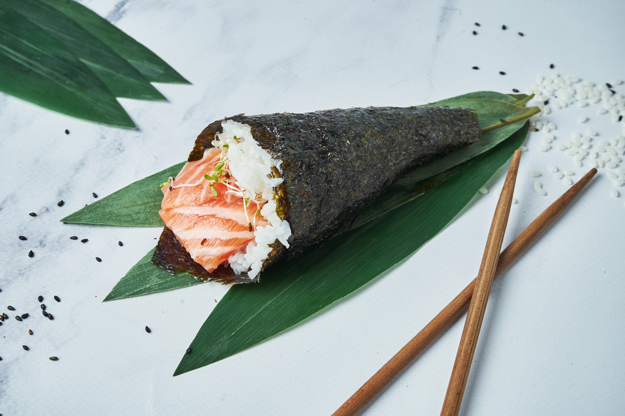 salmon hand roll